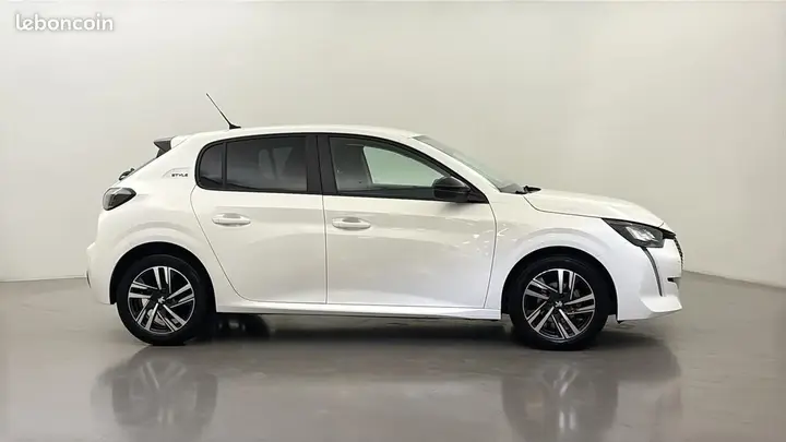 Peugeot 208 2023 photo 4