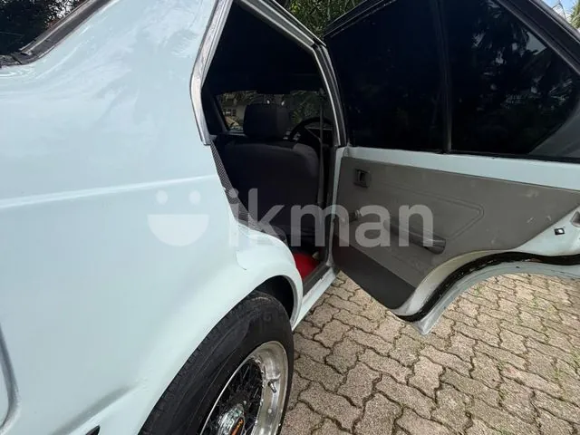Nissan B11 1985 photo 4