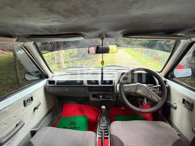Nissan B11 1985 photo 5