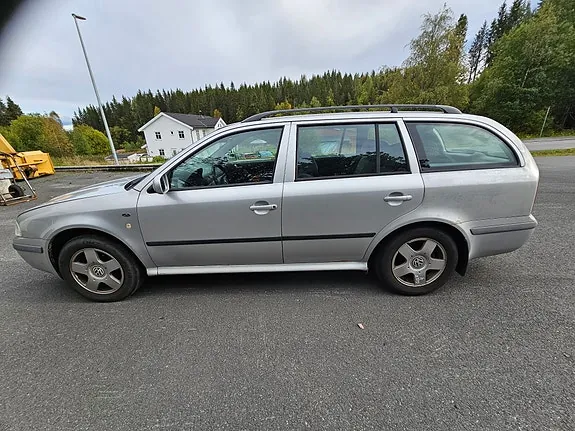 Skoda Octavia 2001 photo 2