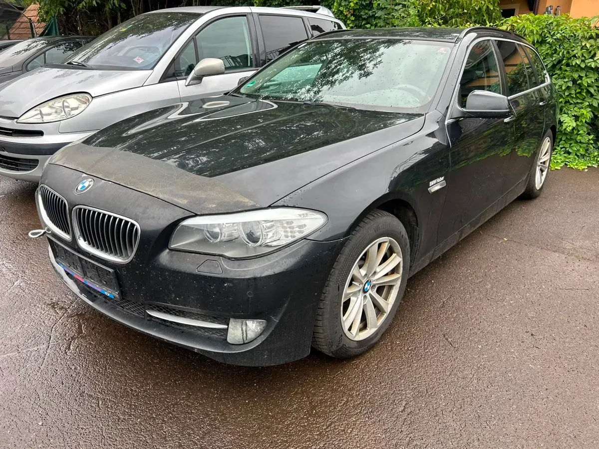 BMW 5 Series 2012 photo 2
