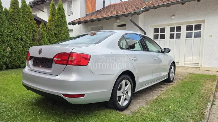 Volkswagen Jetta 2012 photo 4