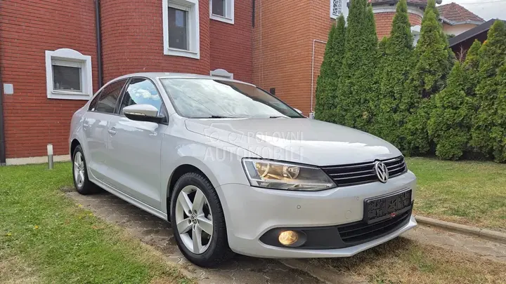 Volkswagen Jetta 2012 photo 2