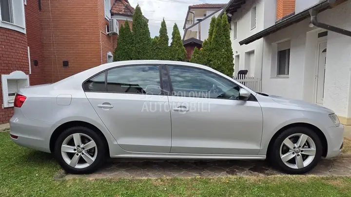 Volkswagen Jetta 2012 photo 3