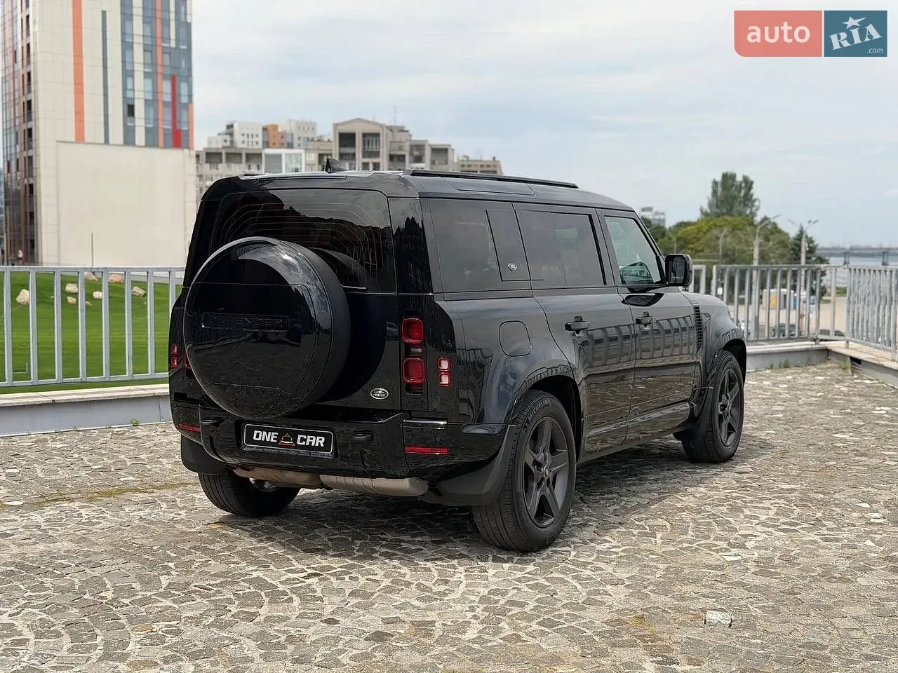 Land Rover Defender 2022 photo 4