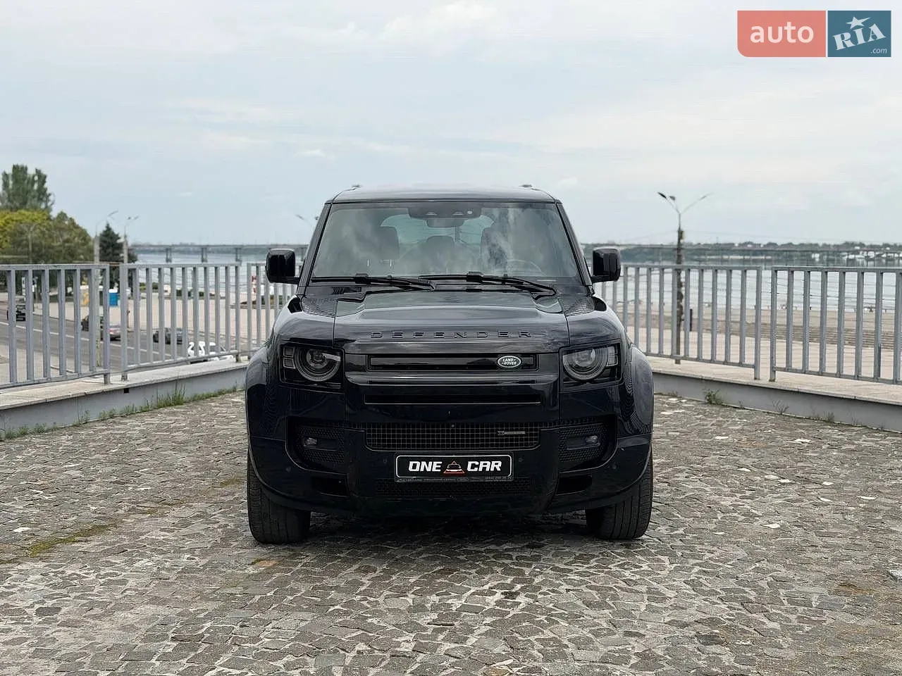 Land Rover Defender 2022 photo 2