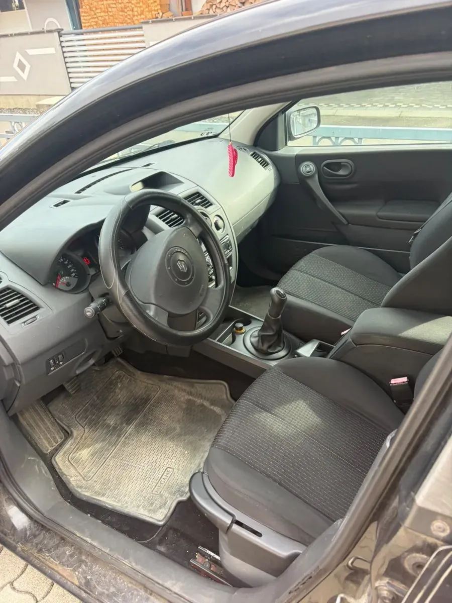 Renault Megane 2001 photo 2