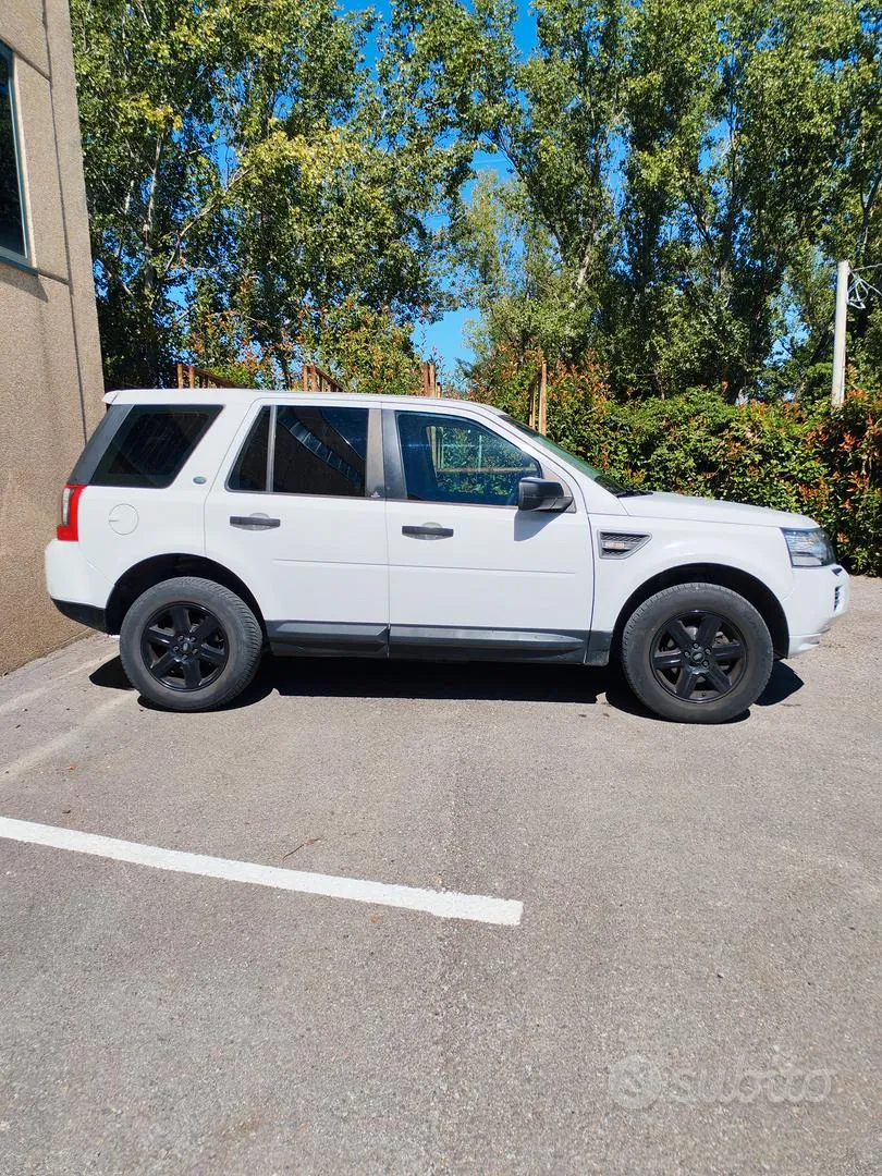 Land Rover Freelander 2 2013 photo 2