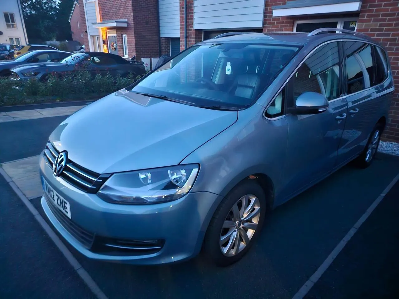 Volkswagen Sharan 2012 photo 2