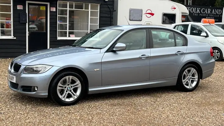 BMW 3 Series 2011 photo 3