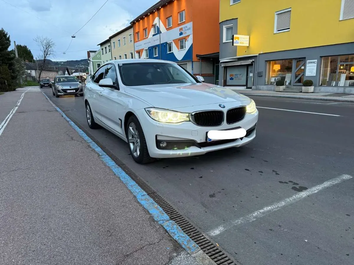 BMW 3 Series 2013 photo 2