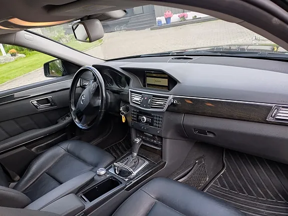 Mercedes-Benz E220 D 2009 photo 4