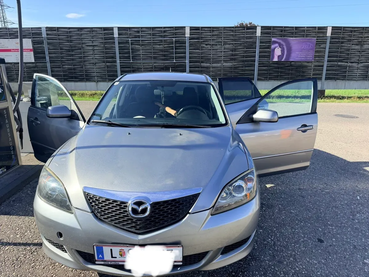 Mazda Mazda3 2006 photo 3