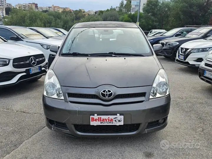 Toyota Corolla Verso 2005 photo 3