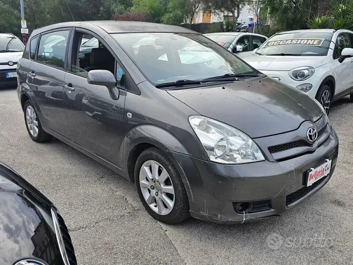 Toyota Corolla Verso 2005 photo 4