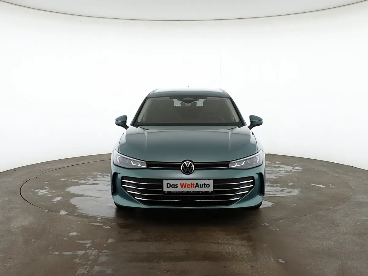 Volkswagen Passat 2025 photo 2
