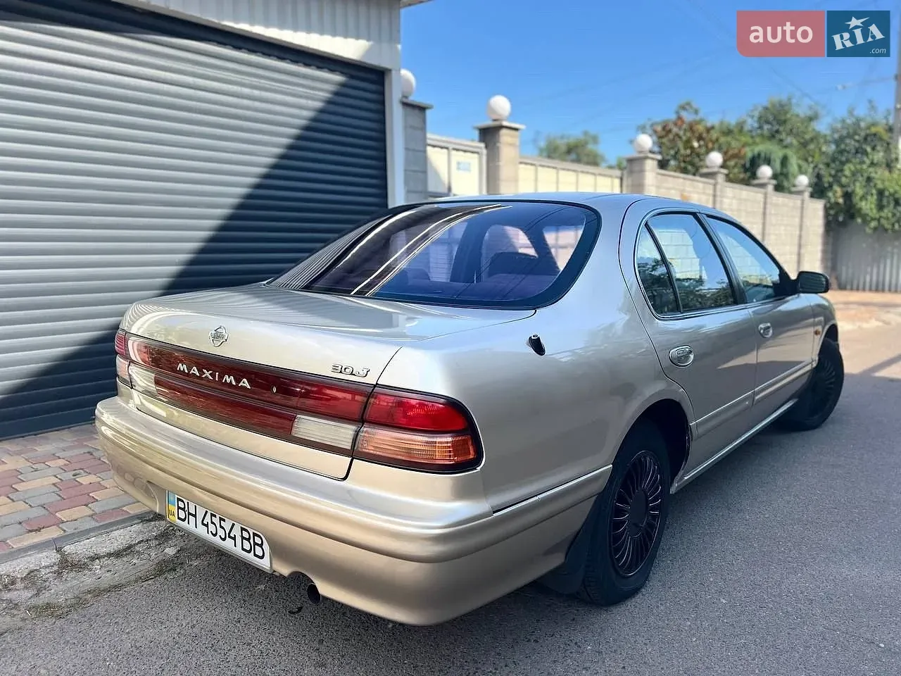 Nissan Maxima 1997 photo 3