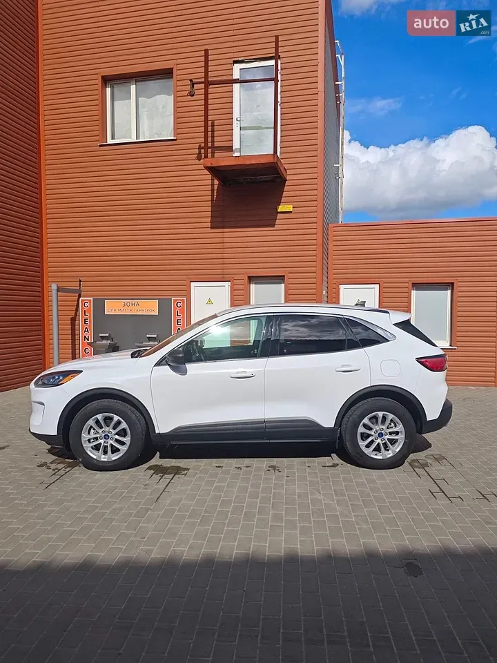 Ford Escape 2022 photo 2