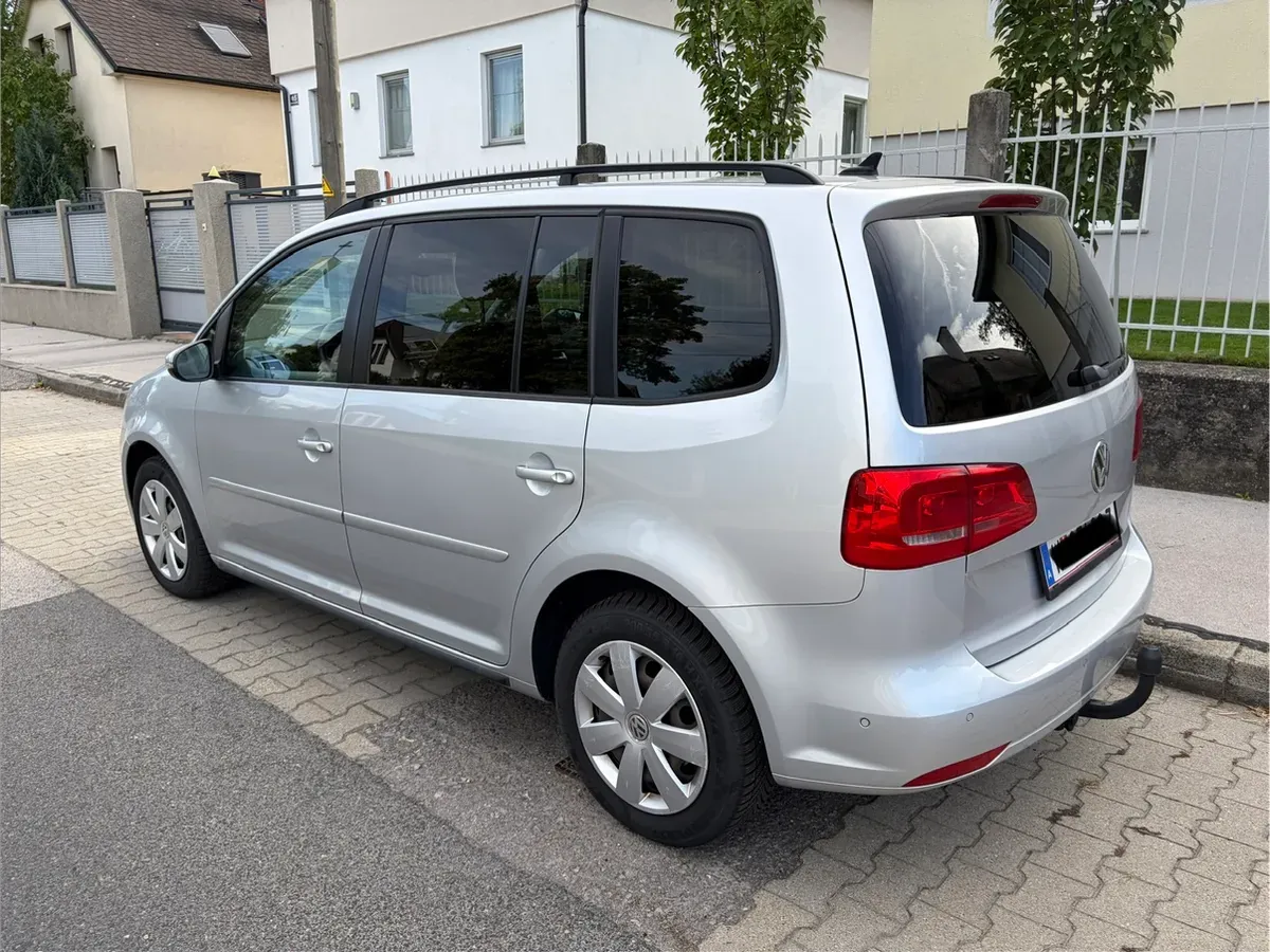 Volkswagen Touran 2012 photo 3