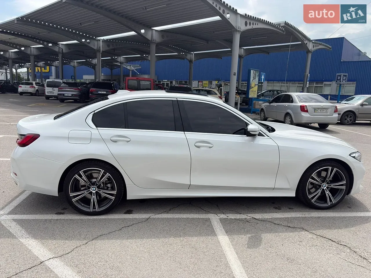 BMW 3 Series 2024 photo 4