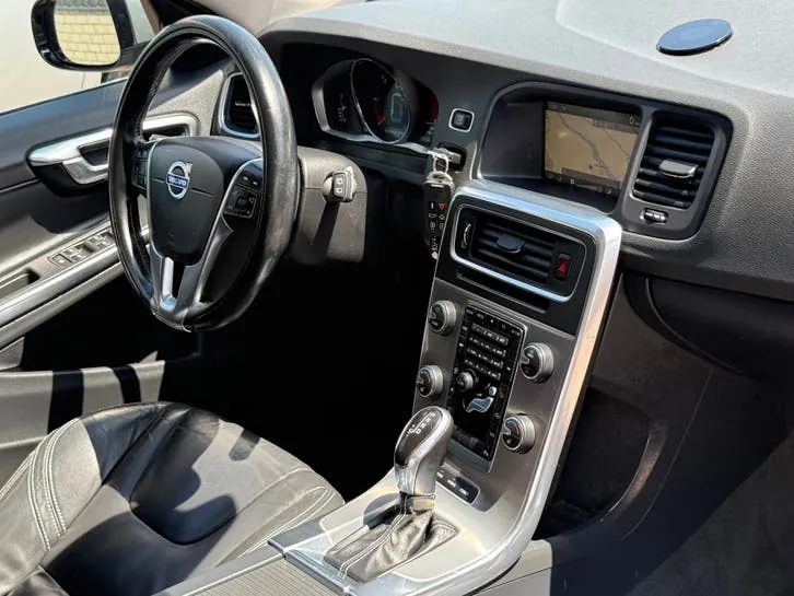 Volvo V60 2013 photo 2