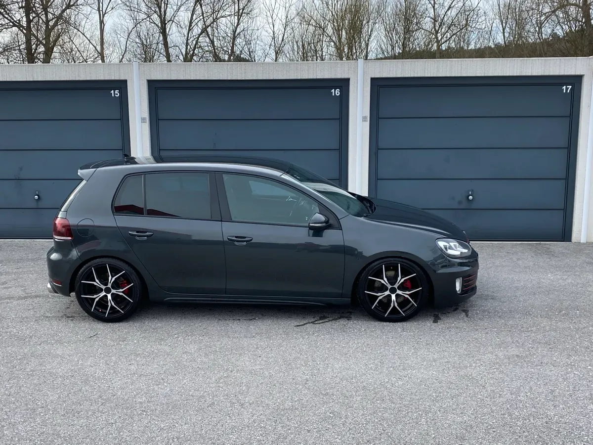Volkswagen Golf 2010 photo 3