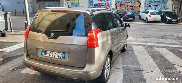 Peugeot 5008 2014 photo 2