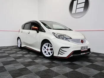 Nissan Note 2014 photo 2