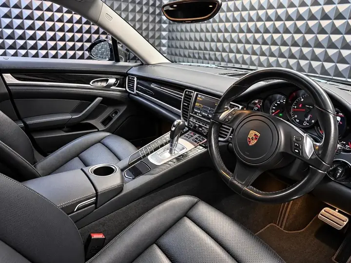 Porsche Panamera 2013 photo 2