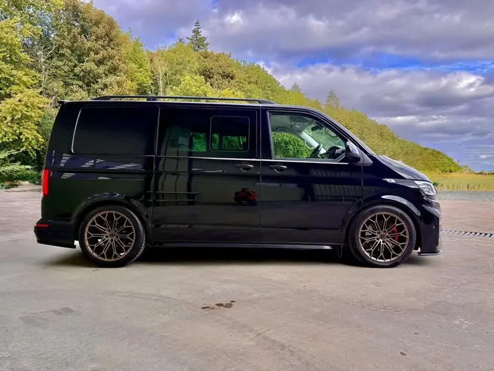 Volkswagen Transporter 2022 photo 2