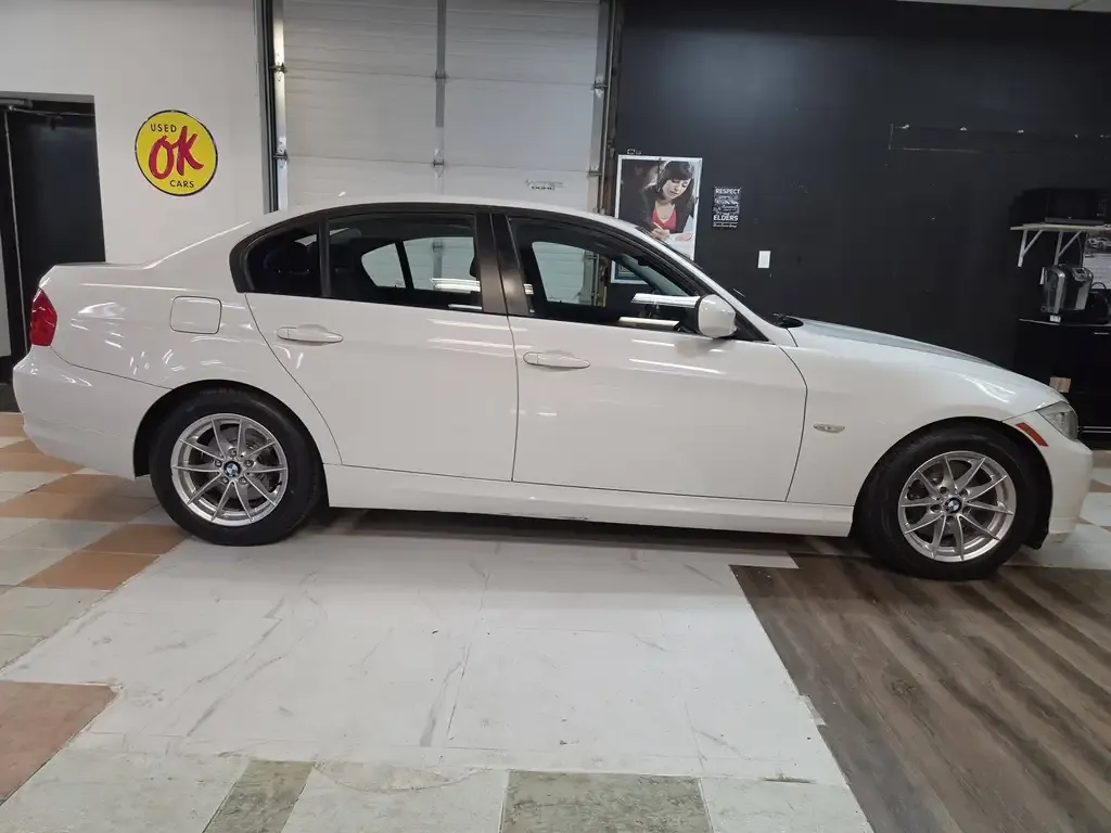 BMW 3 Series 2011 photo 5
