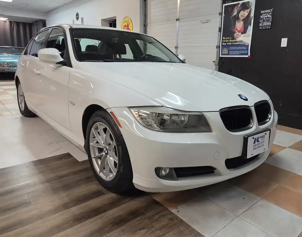 BMW 3 Series 2011 photo 3