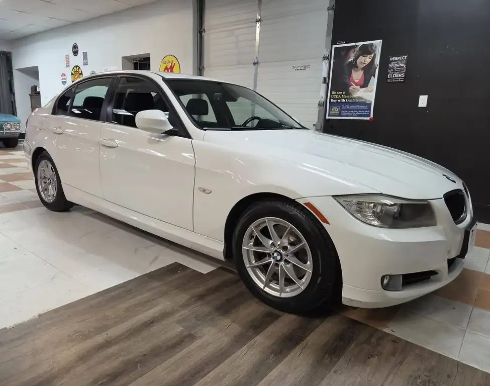 BMW 3 Series 2011 photo 4