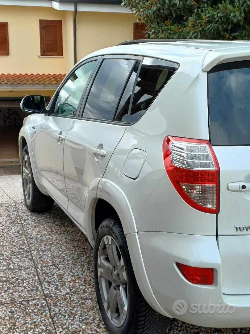 Toyota Rav4 2011 photo 2