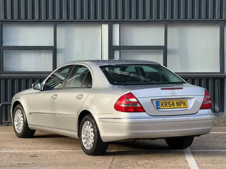 Mercedes-Benz E-Class 2004 photo 5