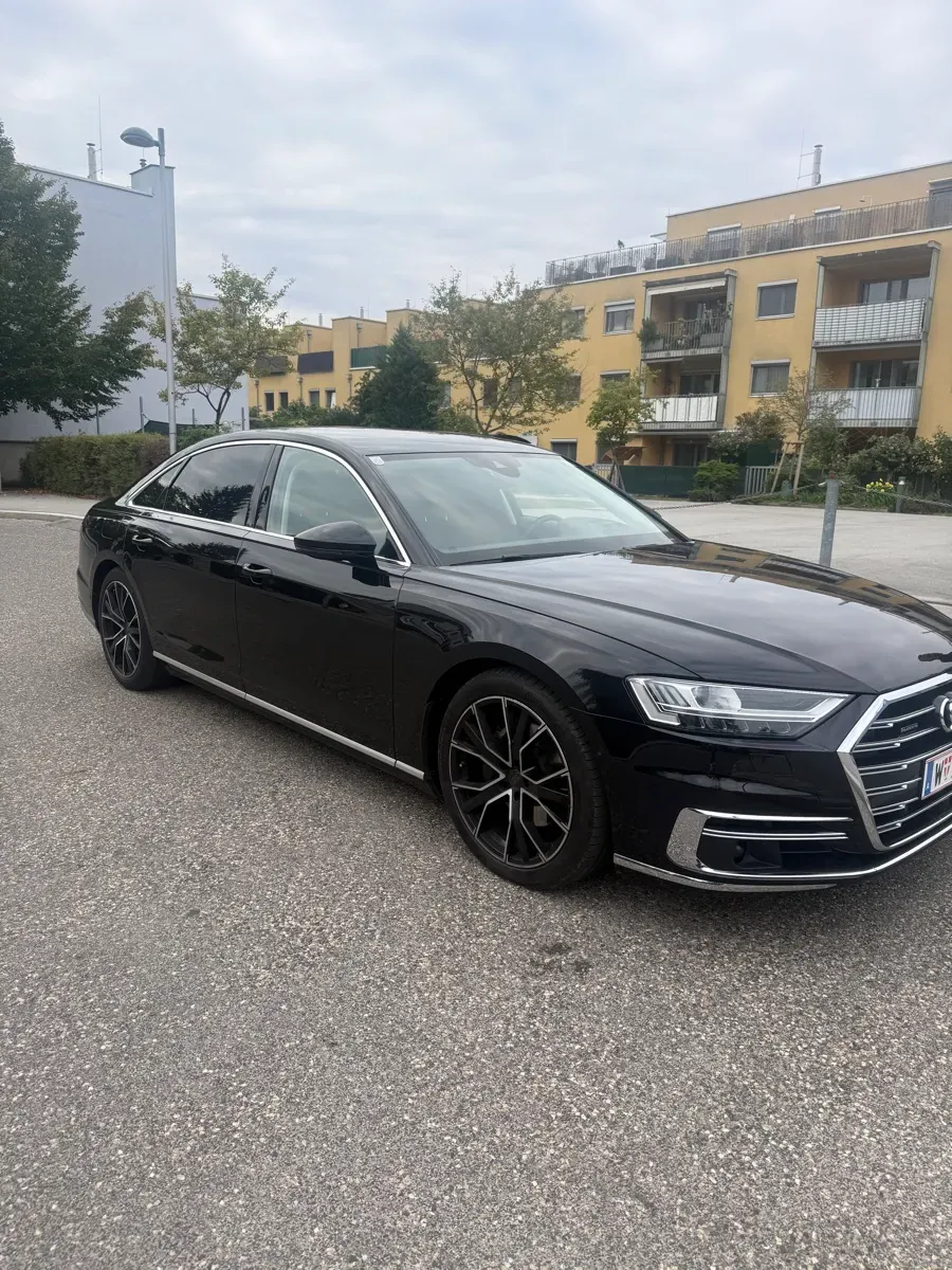 Audi A8 L 2018 photo 2