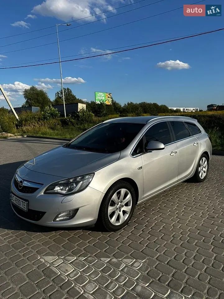 Opel Astra 2011 photo 3