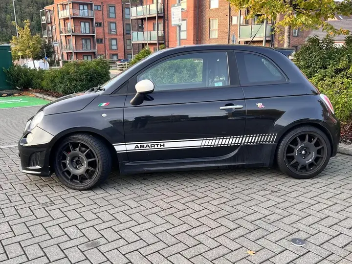 Abarth 500 2009 photo 2