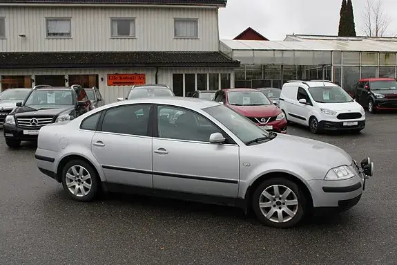 Volkswagen Passat 2003 photo 2