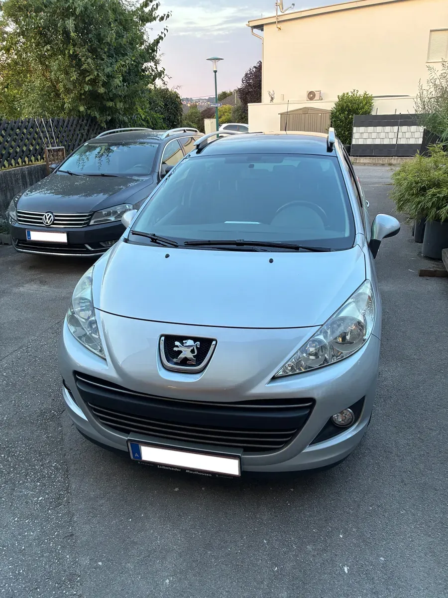 Peugeot 207 2011 photo 2