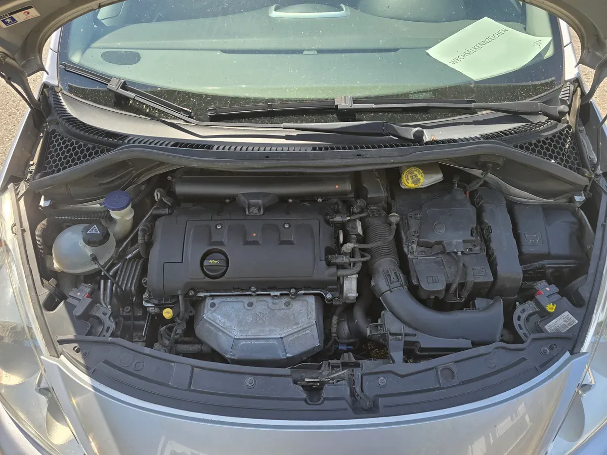 Peugeot 207 2011 photo 3