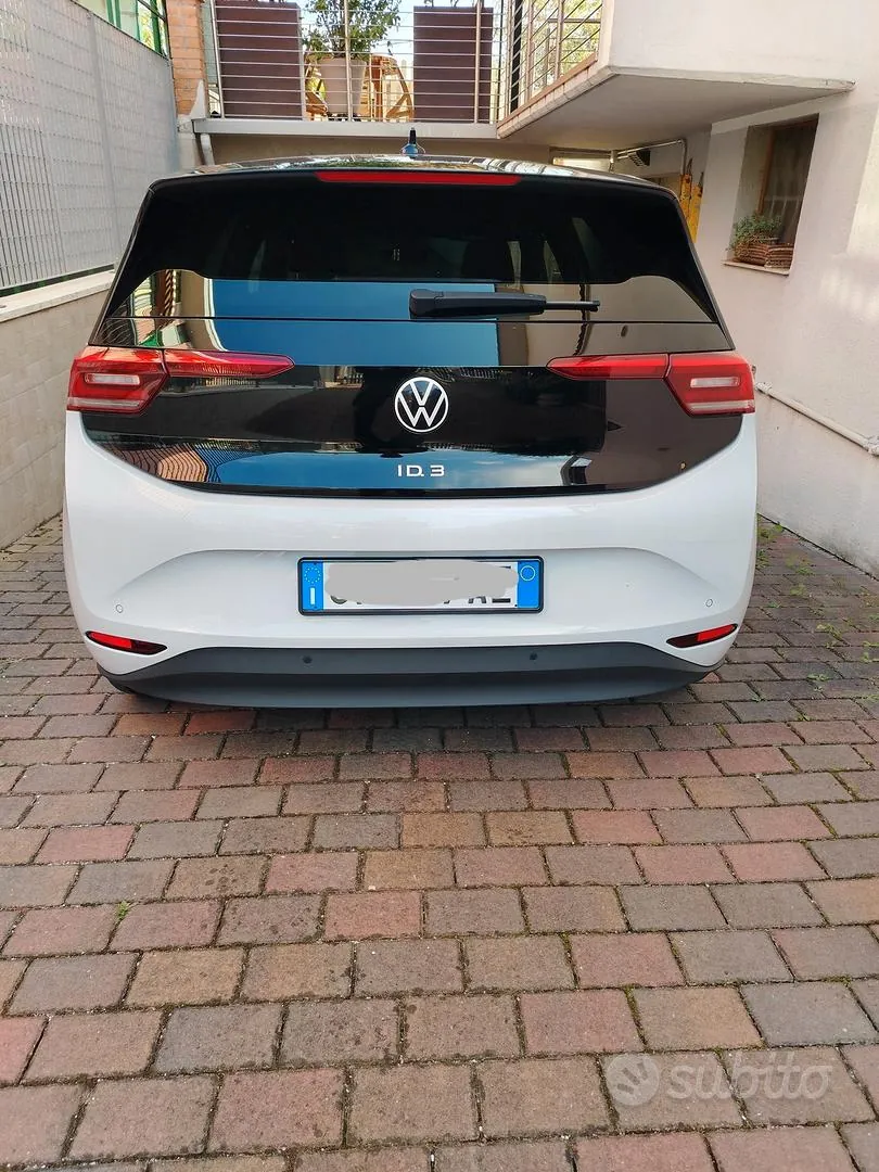 Volkswagen Id.3 2023 photo 2