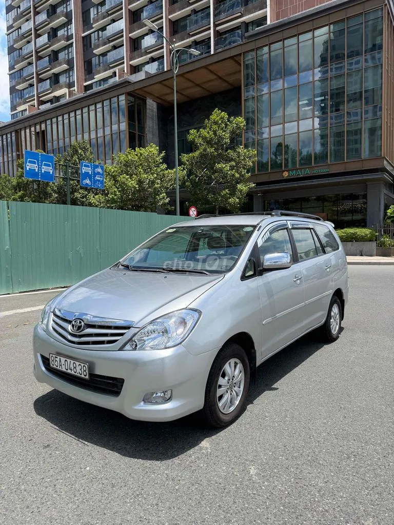 Toyota Innova 2010 photo 4