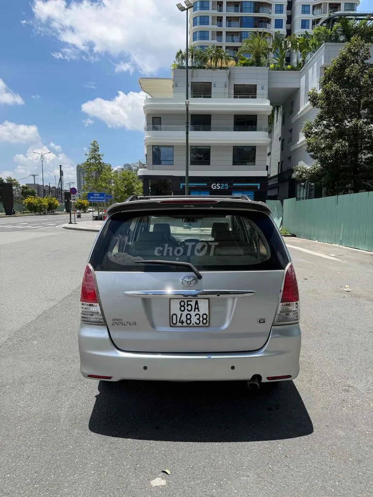 Toyota Innova 2010 photo 2