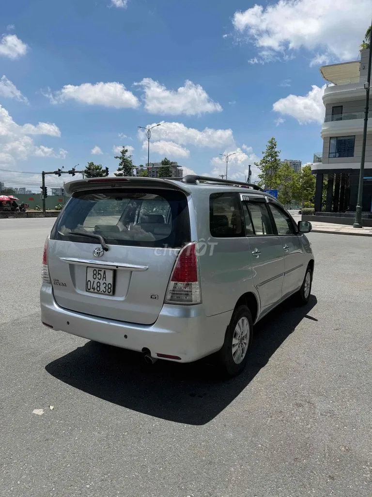 Toyota Innova 2010 photo 3