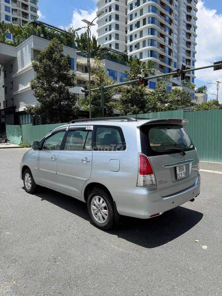 Toyota Innova 2010 photo 5