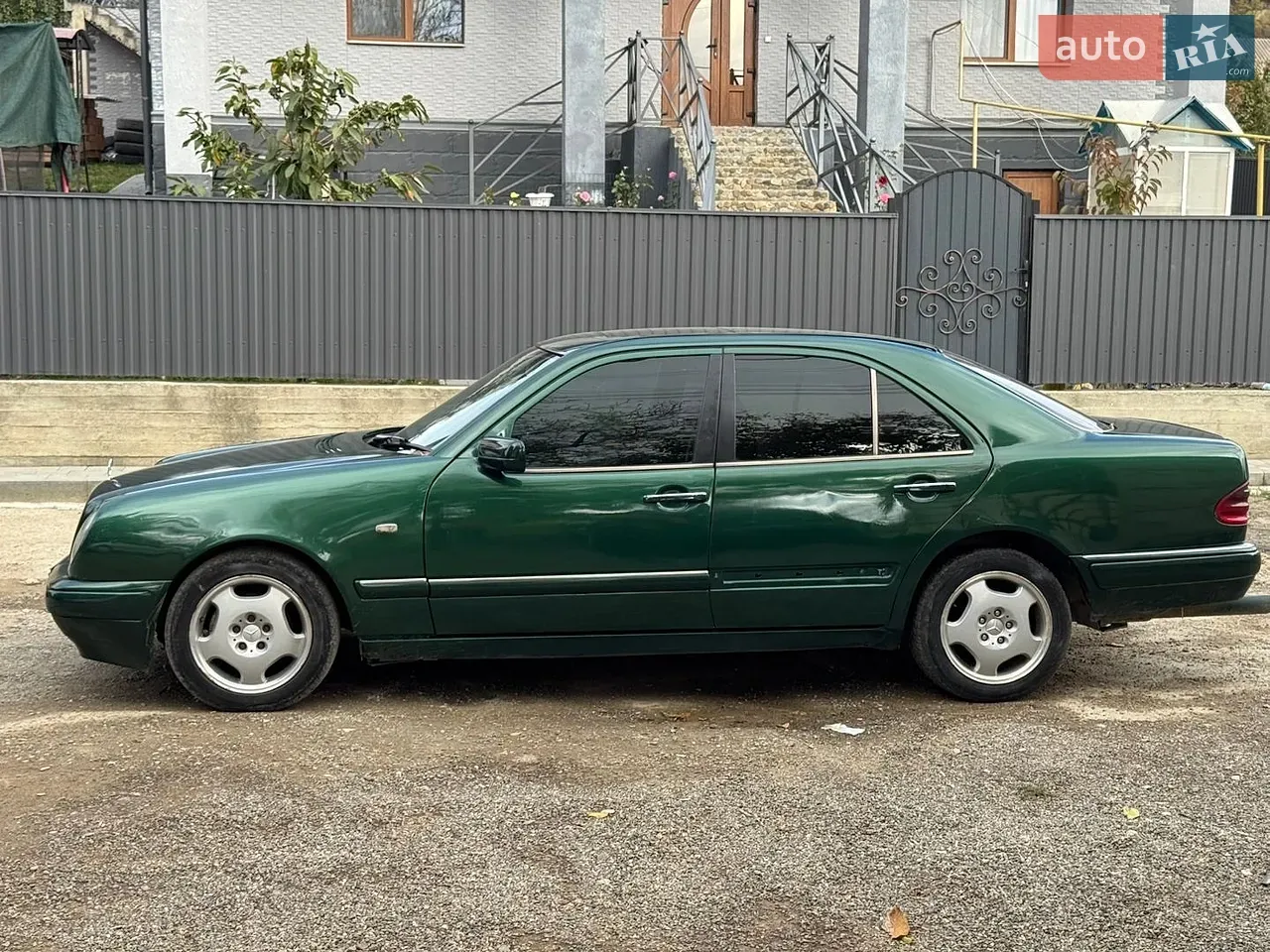 Mercedes-Benz E-Class 1996 photo 2