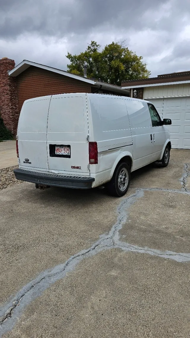 GMC Safari 2003 photo 4