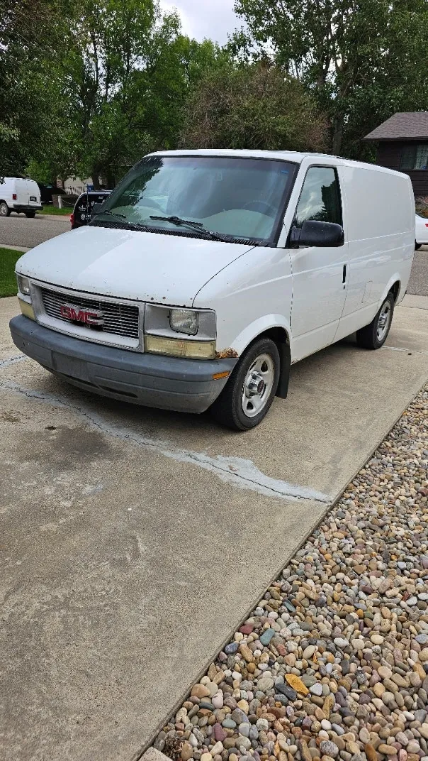 GMC Safari 2003 photo 2
