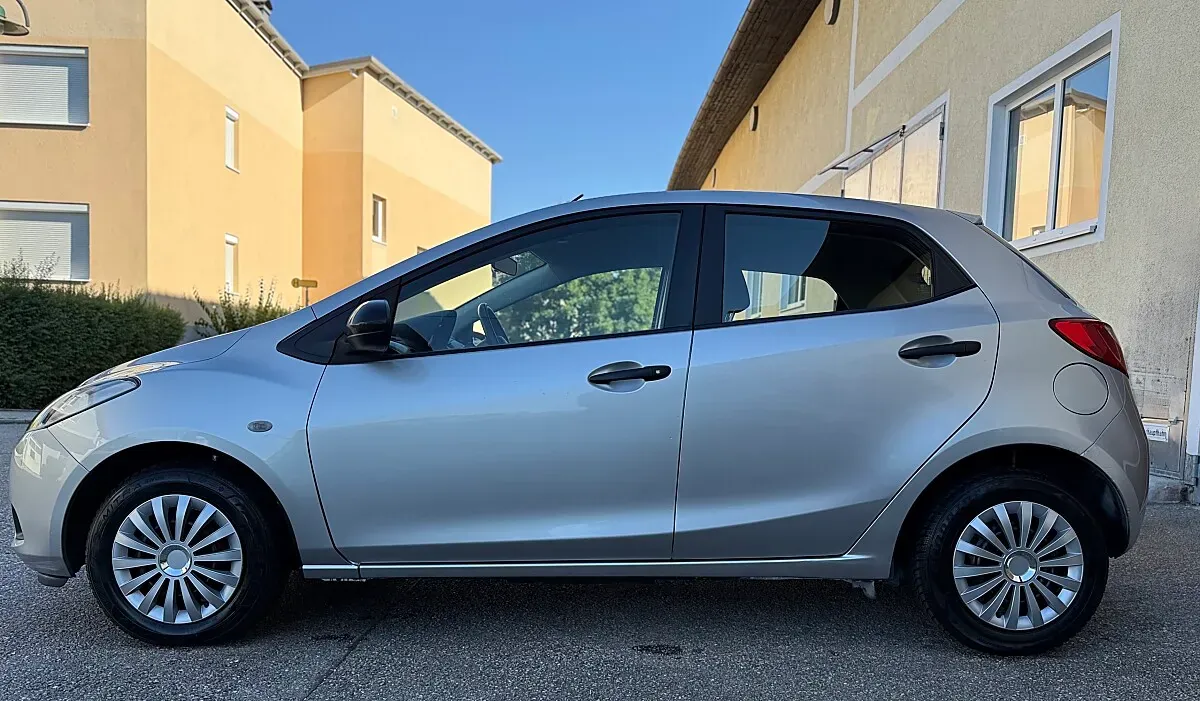 Mazda Mazda2 2008 photo 3